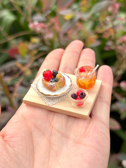 Berry Pastry with Berries and Iced Tea (miniature) | Handmade from polymer clay